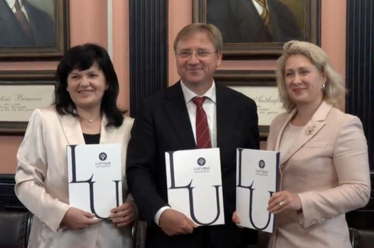 Kopā ar Izglītības ministriju parakstīts trīspusējs līgums.
