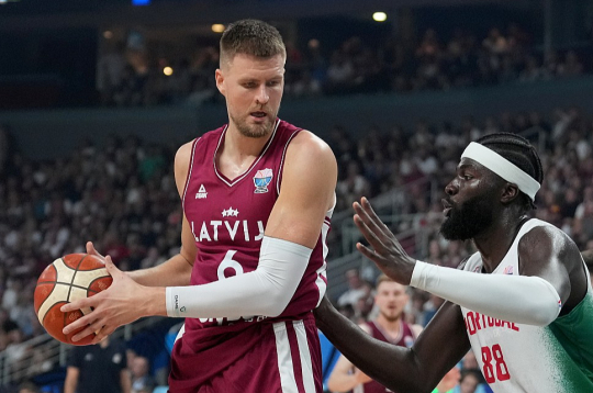 2024. gada Nacionālās basketbola asociācijas čempioni Bostonas "Celtics" sastāvā – Kristaps Porziņģis un Nēmiašs Keta. Latvijas un Portugāles izlašu cīņā Vienradzis no Liepājas bija pārāks.