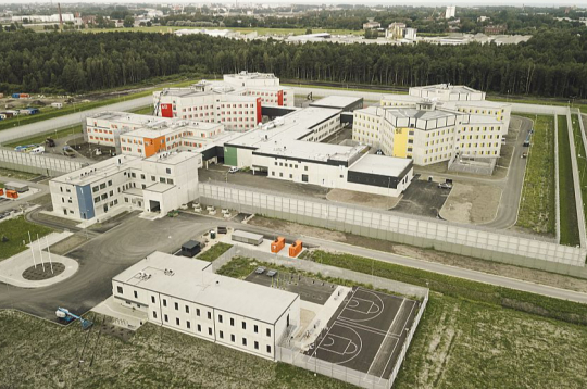 Liepājas cietuma komplekss Alsungas ielā 29 uzbūvēts uz 30,5 ha liela zemesgabala.