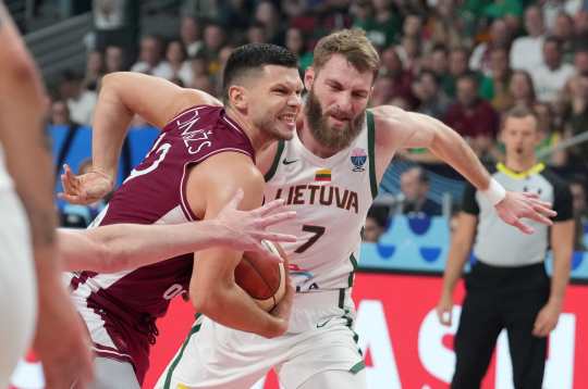 Eiropas čempionāta astotdaļfināla spēle basketbolā vīriešiem starp Latvijas un Lietuvas valstsvienībām "Xiaomi arēnā".