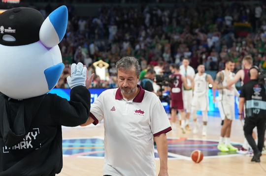 Lukam Banki darbu pie Latvijas izlases stūres nācās pabeigt ar nokārtu galvu, neatrodot pareizo formulu, kas Eiropas čempionātā Rīgā uzlabotu sniegumu aizsardzībā.