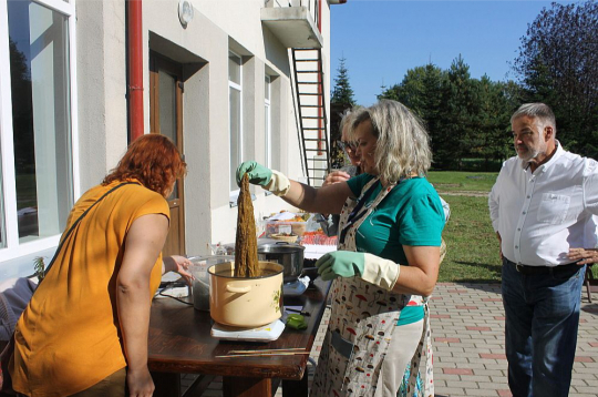 Krāsošana ar sēņu krāsvielām ir aizraujoša nodarbe – gluži kā olu vārīšana sīpolmizās.