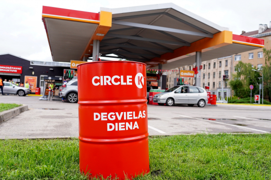 Degvielas uzpildes stacija "Circle K", kur degvielai samazināta cena par 0,15 eiro litrā.