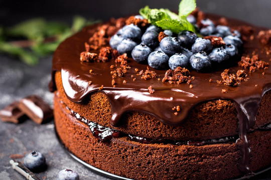 Šokolādes uzputeņa kūka.