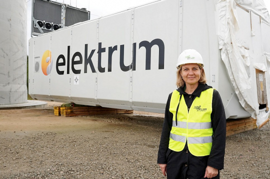 "Mūsu mērķis ir ne tikai sabūvēt pēc iespējas vairāk vēja elektrostacijas, bet arī radīt arvien vairāk labi apmaksātas darba vietas, kāpināt Latvijas IKP," saka Ilvija Boreiko, AS "Latvenergo" valdes locekle un attīstības direktore.