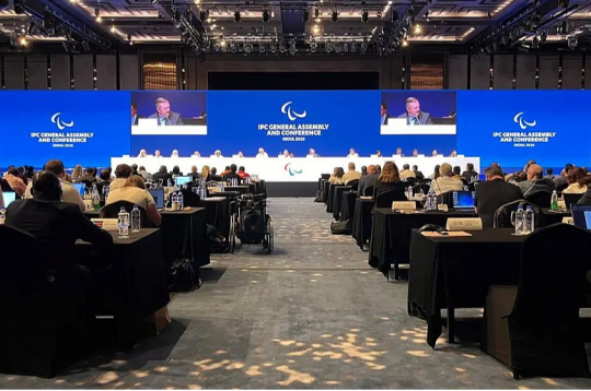 Starptautiskās Paralimpiskās komitejas (IPC) ģenerālā asambleja Seulā, kurā zaļā gaisma tika iedegta agresorvalstu pārstāvjiem. IPC ir pirmā lielā sporta organizācija, kas atļāvusi Krievijas un Baltkrievijas pārstāvjiem starptautiskajās sacensībās atgriezties zem sava karoga un simboliem.