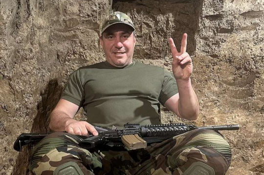 Sandim Riekstiņam iepriekš nav bijis nekādu zināšanu par militāro jomu, tagad tas mainījies.