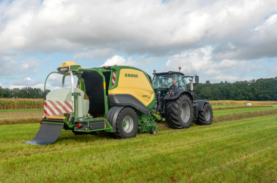 'Combipack HDP CV 165 XC' ietinējprese.  'Combipack HDP CV 165 XC' ietinējprese.