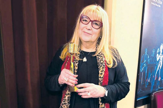 Festivāla "Bildes" rīkotāja Tija Auziņa saņēma "Zelta Mikrofonu 2025" par mūža ieguldījumu Latvijas mūzikas attīstībā.