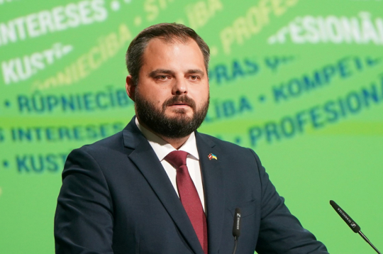Partijas “Jaunā Vienotība” frakcijas vadītājs Saeimā Edmunds Jurēvics. Partijas “Jaunā Vienotība” frakcijas vadītājs Saeimā Edmunds Jurēvics.