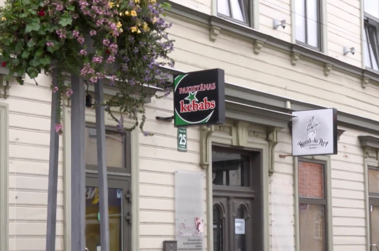 Iegūstot videomateriālu un skaidrojot notikušo, nav gūti pierādījumi tam, ka šajā gadījumā būtu noticis noziedzīgs nodarījums.