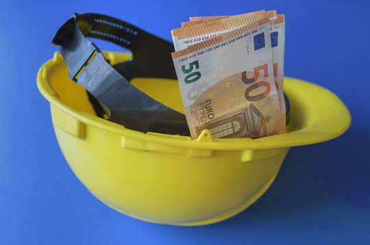 Visas sniegtās ziņas par plānotās būvniecības finansējuma avotiem turpmāk saņems Valsts ieņēmumu dienests, kas salīdzinās būvētāja deklarēto finansējuma avotu ar dienesta rīcībā esošo informāciju par personas ienākumiem.