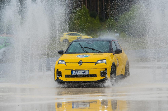 Uzvarētājs zemāko cenu grupā – "Renault 5 e-tech".