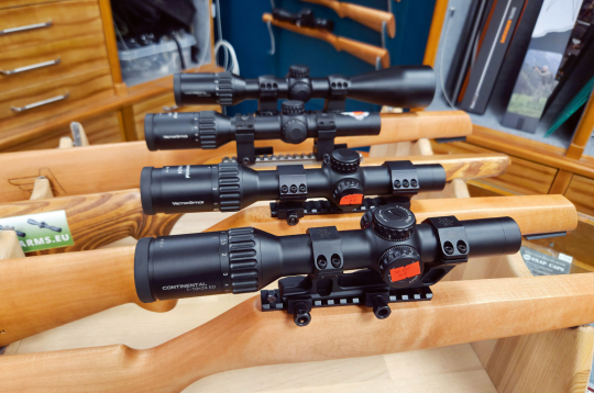 Lieliski tēmēkļi medībām ar dzinējiem: Vector Optics Continental sērija.