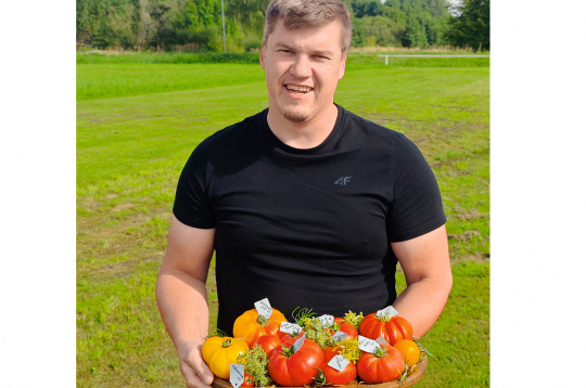 Tomātu audzētājs Vitauts Karlsons.