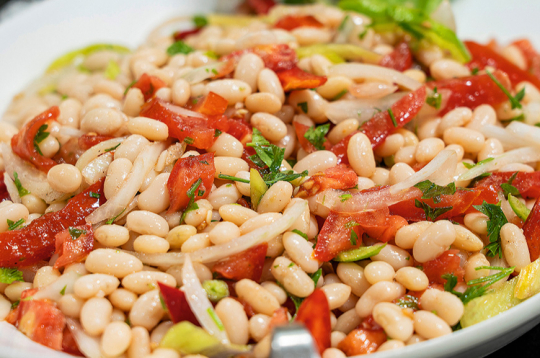 Pupiņu un spinātu salāti. Pupiņu un spinātu salāti.