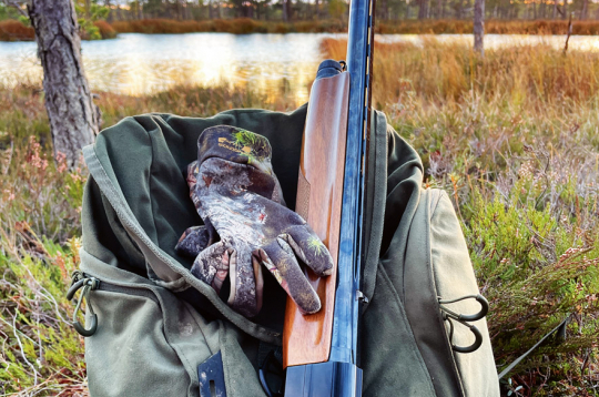 Pusautomātiskais ierocis ir pietiekami ērts putnu medībām. Pusautomātiskais ierocis ir pietiekami ērts putnu medībām.