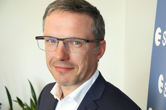 Sandis Jansons, AS "Sadales tīkls" valdes priekšsēdētājs: "Saprašanās memorands ļaus oficiāli nostiprināt sadarbību starp Baltijas valstu elektrosadales sistēmas operatoriem. Ja tīklā rodas plaša mēroga bojājumi, koordinēta pārrobežu sadarbība to novēršanai ir īpaši būtiska."