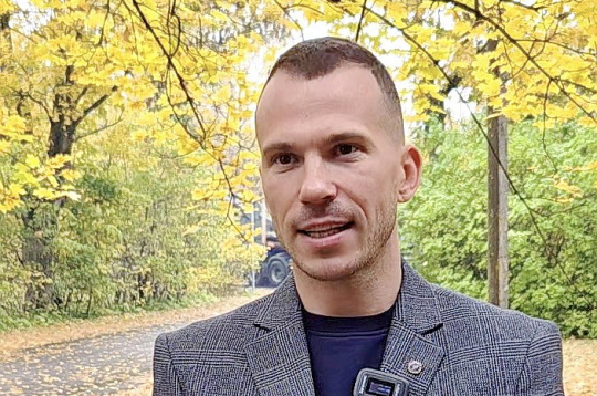 Viru-Nigulas pašvaldības vadītājs Ainars Sepniks: "Pašvaldībā esošie ražošanas uzņēmumi varētu justies stabilāk, ja tepat līdzās būtu lētāks elektrības avots. Ja AES atrastos, piemēram, Kundas ostas teritorijā vai tās tuvumā, mums tas būtu izdevīgi."