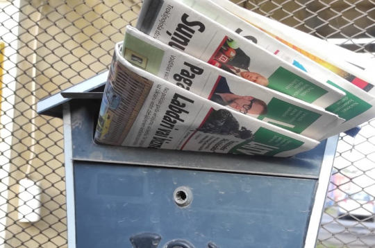 "Latvijas Avīzes" pastkastītē.  "Latvijas Avīzes" pastkastītē.