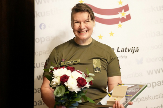 "Darbs frontē Ukrainā brīžiem ir neticami smags, bet cilvēku atzinība palīdz turēties," teic Sarmīte Cīrule.