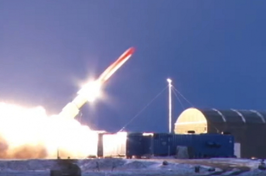 Kadrs no "Burevestnik" izmēģinājuma starta video, ko 2018. gadā demonstrēja Krievijas TV, ir viens no nedaudzajiem publiski pieejamajiem šī "izstrādājuma" attēliem. Kadrs no "Burevestnik" izmēģinājuma starta video, ko 2018. gadā demonstrēja Krievijas TV, ir viens no nedaudzajiem publiski pieejamajiem šī "izstrādājuma" attēliem.