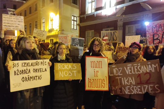 Pie Saeimas notiek protests pret Latvijas izstāšanos no Stambulas konvencijas. Pie Saeimas notiek protests pret Latvijas izstāšanos no Stambulas konvencijas.