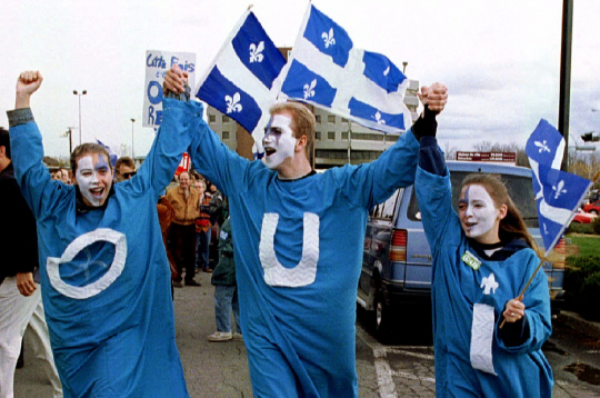 Kvebekas neatkarības piekritēji 1995. gadā. Kvebekas neatkarības piekritēji 1995. gadā.