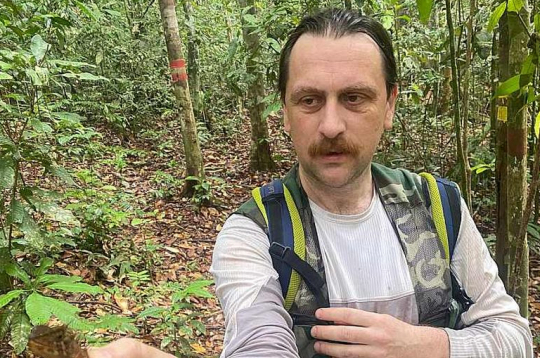 Dmitrijs Teļnovs Malaizijas mūžamežos ar ragaino akantozauru – rāpuli no agāmu dzimtas. Dmitrijs Teļnovs Malaizijas mūžamežos ar ragaino akantozauru – rāpuli no agāmu dzimtas.