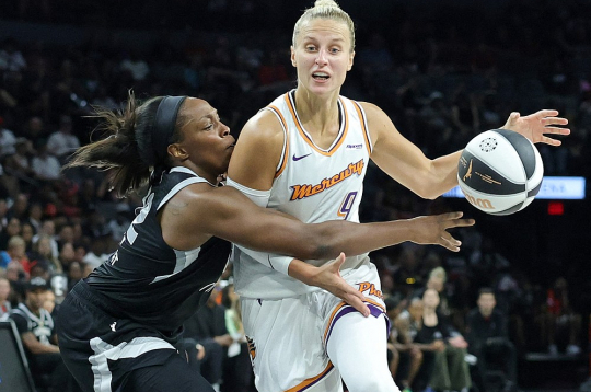 Kitija Laksa kļuva par trešo Latvijas basketbolisti pēc Anetes Jēkabsones-Žogotas un Zanes Tamanes, kura spēlējusi WNBA. Kitija Laksa kļuva par trešo Latvijas basketbolisti pēc Anetes Jēkabsones-Žogotas un Zanes Tamanes, kura spēlējusi WNBA.