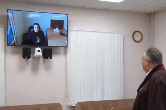 Sandra Reinikova piedalās tiesas sēdē.  Sandra Reinikova piedalās tiesas sēdē.