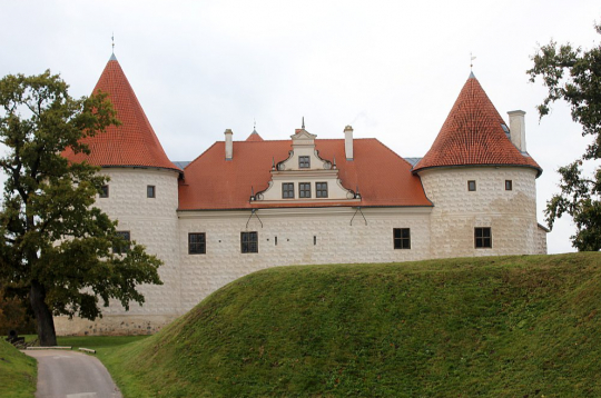 No Bauskas pils torņa var virtuāli izsekot pils celtniecībai vairāku gadsimtu garumā.