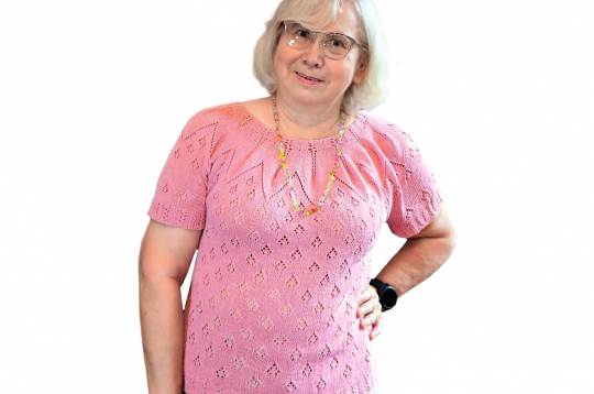 Džemperis bez sānu vīlēm.