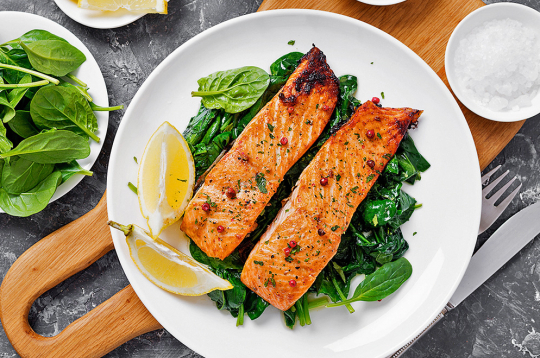 Laša fileja ar spinātiem.