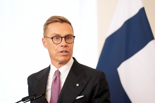 Somijas prezidents Aleksandrs Stubs piedalās preses konferencē pēc tikšanās ar Latvijas prezidentu Rīgas pilī.