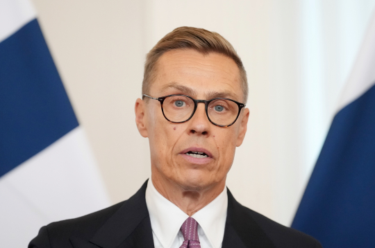 Somijas prezidents Aleksandrs Stubs piedalās preses konferencē pēc tikšanās ar Latvijas prezidentu Rīgas pilī.