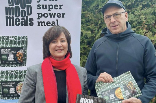 "Latvijas Aizsardzības ministrijas piešķirtā granta ietvaros notiek mūsu produkcijas testēšana gan Latvijas Nacionālajos bruņotajos spēkos, gan Zemessardzē. Saņemtie rezultāti liecina, ka novērtējums ir ļoti augsts – 8 balles no 9," ir gandarīti uzņēmuma "Roga–Agro" saimnieki Oņega Circene un Valdis Circenis.