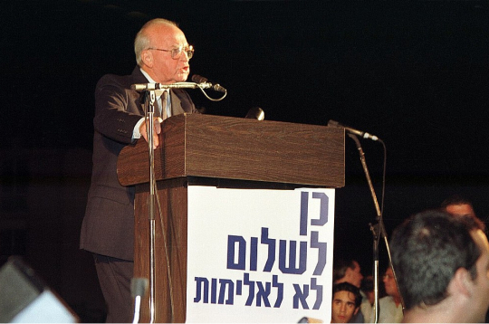 Ichāks Rabins mītiņā, pēc kura tika nogalināts.