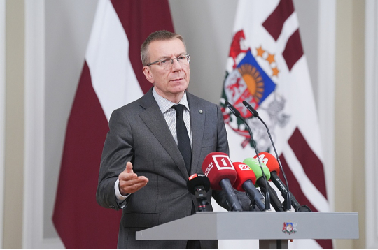 Valsts prezidents Edgars Rinkēvičs, nododot Saeimai otrreizējai caurlūkošanai likumprojektu par izstāšanos no Stambulas konvencijas, aicināja deputātus atstāt šo jautājumu izlemšanai nākamajai Saeimai.