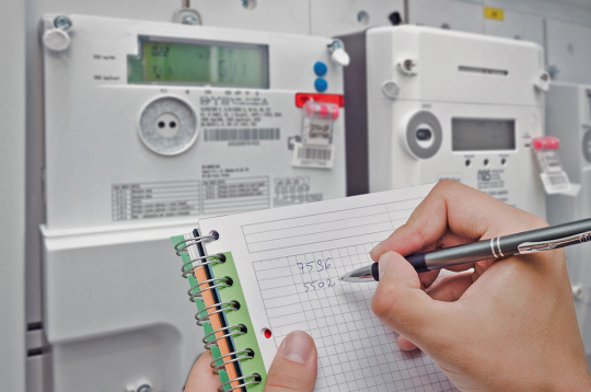 Viedie risinājumi ir atsevišķas ierīces vai to kopas, kas ļauj ēkas īpašniekam ērtāk un vienkāršāk pārvaldīt noteiktas ierīces, ēkā notiekošos procesus un enerģijas patēriņu. Viedie risinājumi ir atsevišķas ierīces vai to kopas, kas ļauj ēkas īpašniekam ērtāk un vienkāršāk pārvaldīt noteiktas ierīces, ēkā notiekošos procesus un enerģijas patēriņu.