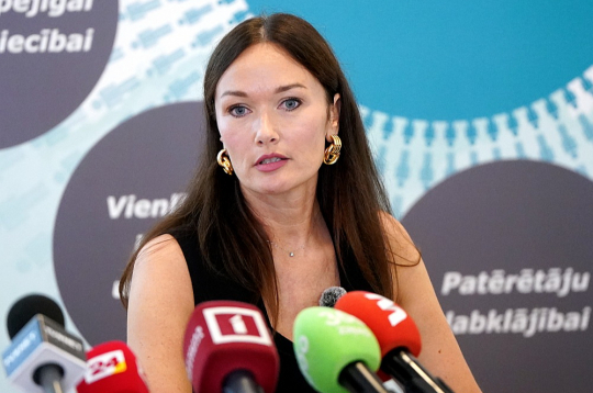 Konkurences padome neizpauž tos piegādātājus, uz kuriem izdarīts spiediens, viņu interesēs saglabājot anonimitāti. "Nav noslēpums, ka tirgū pastāv ļoti liels baiļu faktors, jo visiem ir būtiski atrasties lielajos mazumtirdzniecības tīklos," tā Konkurences padomes priekšsēdētāja Ieva Šmite. Konkurences padome neizpauž tos piegādātājus, uz kuriem izdarīts spiediens, viņu interesēs saglabājot anonimitāti. "Nav noslēpums, ka tirgū pastāv ļoti liels baiļu faktors, jo visiem ir būtiski atrasties lielajos mazumtirdzniecības tīklos," tā Konkurences padomes priekšsēdētāja Ieva Šmite.