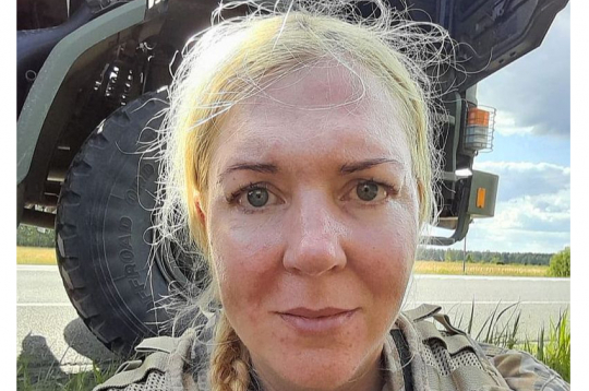 Šis foto tapis militārās nometnes 17. dienas vakarā. Atgriežoties no Iecavas, temperatūra uzkāpusi līdz 38 grādiem un ārste Annai teikusi: "Meitenīt, manā kabinetā drīkst raudāt – malacis, tu izturēji līdz galam, tagad vajadzēs gan mazliet atpūsties."