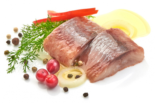 Siļķe dzērveņu marinādē. Siļķe dzērveņu marinādē.