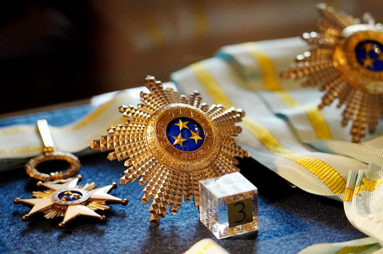 Valsts prezidenta kancelejas apkopotā statistika liecina, ka no 1994. līdz 2025. gada jūnijam Latvijā kopā piešķirti 5764 valsts augstākie apbalvojumi – Triju Zvaigžņu ordeņi, Viestura ordeņi, Atzinības krusti un goda zīmes. Valsts prezidenta kancelejas apkopotā statistika liecina, ka no 1994. līdz 2025. gada jūnijam Latvijā kopā piešķirti 5764 valsts augstākie apbalvojumi – Triju Zvaigžņu ordeņi, Viestura ordeņi, Atzinības krusti un goda zīmes.