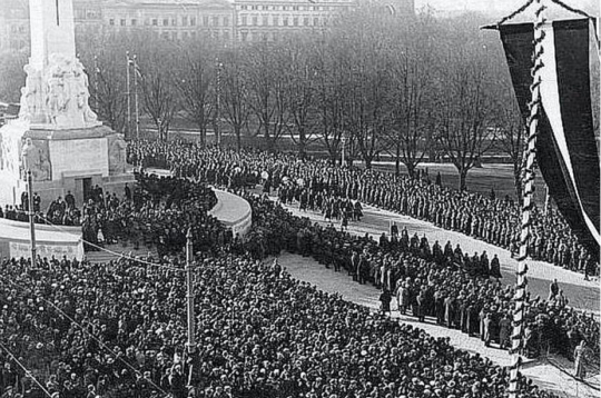 Brīvības pieminekļa atklāšana 1935. gada 18. novembrī.