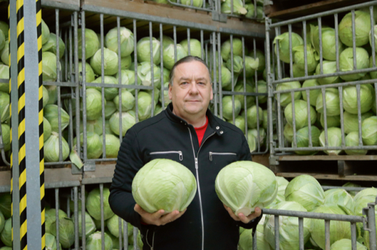 SIA "Garīši" saimnieks Jānis Čaročinskis 30 gadu laikā kopā ar ģimeni un saimniecības vadības komandu Vārmē izveidojis vienu no valstī lielākajiem dārzeņu audzēšanas un pārstrādes uzņēmumiem. SIA "Garīši" saimnieks Jānis Čaročinskis 30 gadu laikā kopā ar ģimeni un saimniecības vadības komandu Vārmē izveidojis vienu no valstī lielākajiem dārzeņu audzēšanas un pārstrādes uzņēmumiem.