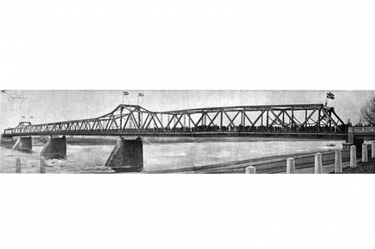 Vienības tilts pāri Daugavai.