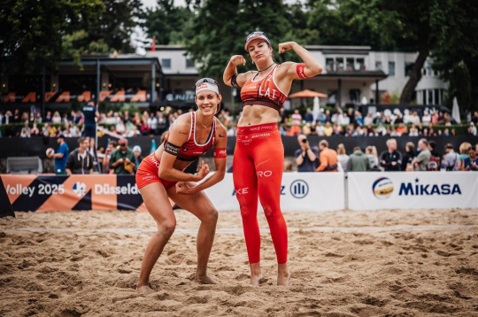 Tīna Graudiņa (pa kreisi) un Anastasija Samoilova.