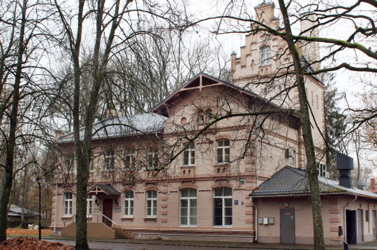 Starpkaru periodā nozīmīga bija Dr. L. Šēnfelda nervu slimnieku un garā vājo privātslimnīca Atgāzenes ielā (1934. gadā nosaukta par “Torņkalna privāto nervu slimnīcu un sanatoriju”) un Dr. A. Šēnfelda nervu un garā slimo slimnīca “Atgāzene”, ko atklāja 1933. gadā Vienības gatvē.