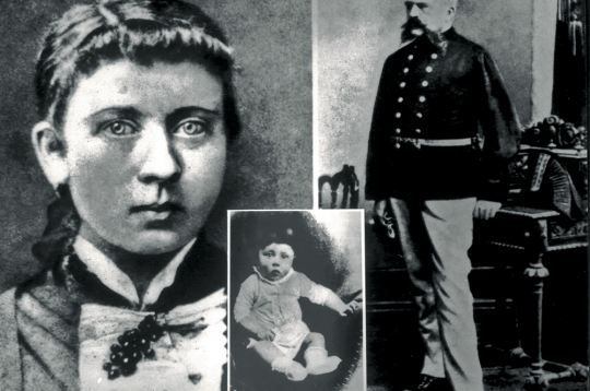 Mazais Ādolfs un viņa vecāki Klāra un Aloizs Hitleri. Mazais Ādolfs un viņa vecāki Klāra un Aloizs Hitleri.